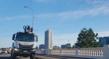 wet hire or dry hire an ewp