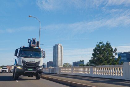 wet hire or dry hire an ewp