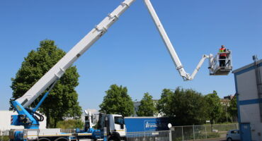boom lifts and cherry pickers