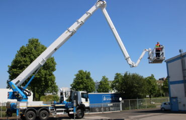 boom lifts and cherry pickers